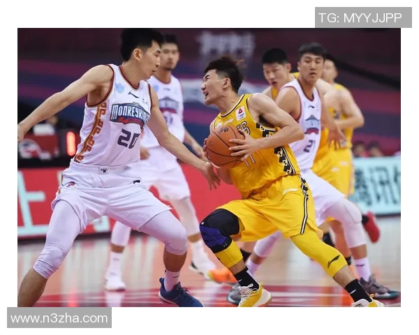 广东队与南京同曦的激烈对决展现篮球魅力与团队精神的巅峰对抗 广东队与南京同曦的激烈对决展现篮球魅力与团队精神的巅峰对抗