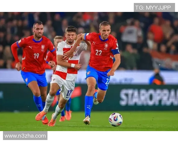 波兰与捷克上半场精彩对决分析与战术解读