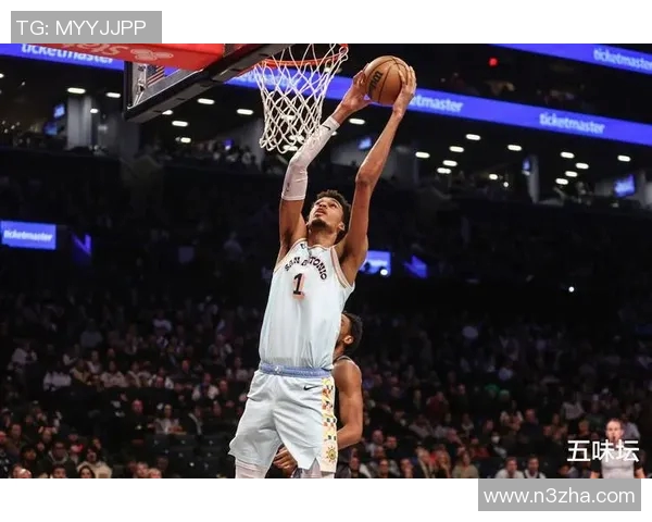 文班亚马新赛季表现惊艳场均20分10篮板3盖帽稳居最佳新秀前列